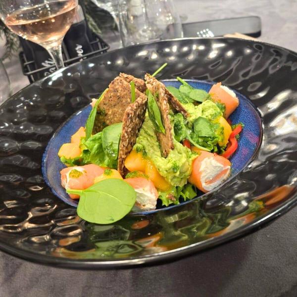 Salată cu Somon Afumat (400g)